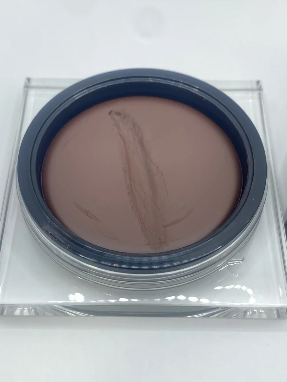 Huda Beauty Tantour Contour Bronzer in Tan